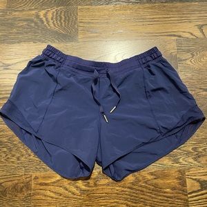 Lululemon Navy shorty Hot 2.5 short size 10